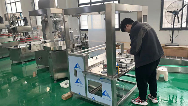 星火定量液體灌裝機源頭廠家車間設(shè)備展示
